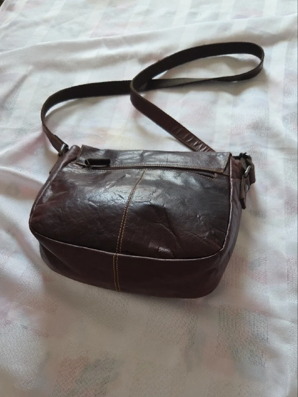 Classic Brown Leather Messenger Bag with Buckle Closure